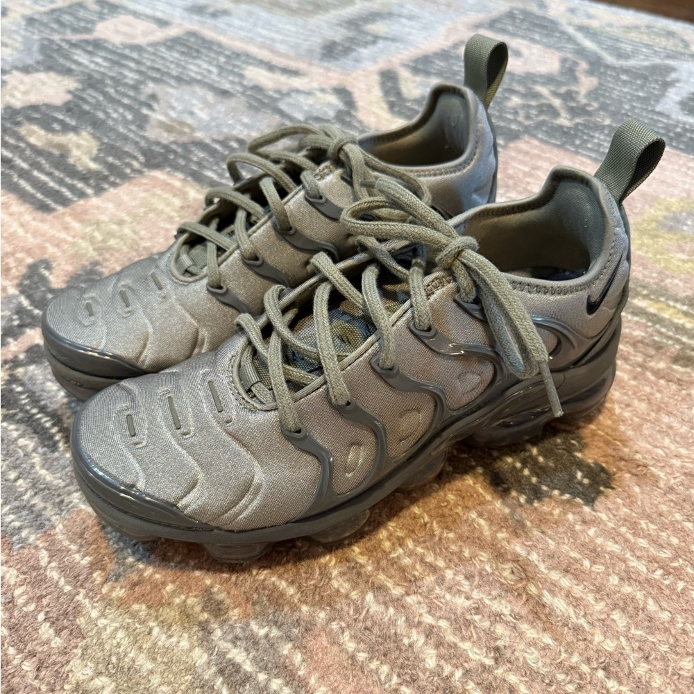 Nike Air VaporMax Plus “Dark Stucco” Sneakers